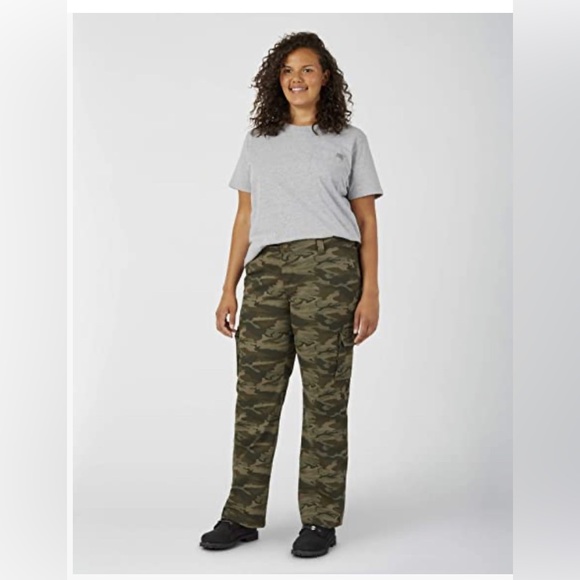 Dickies Womens Plus Size 16 Relaxed Fit Stretch Cargo Straight Leg Pant - Picture 1 of 10